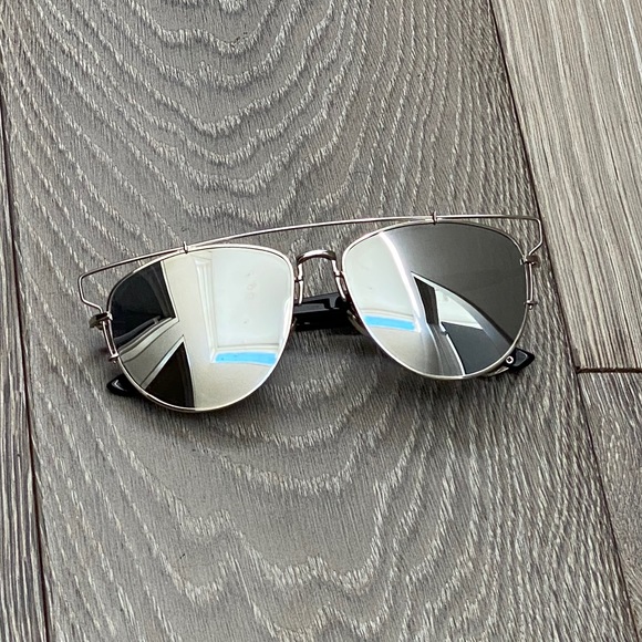 Unisex Mirrored Sunglasses - Picture 8 of 9
